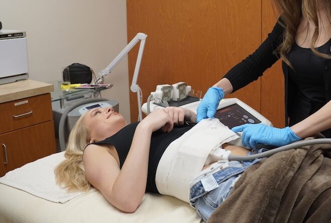 This patient opts for Physiq muscle toning therapy in place of a tummy tuck in Indiana.