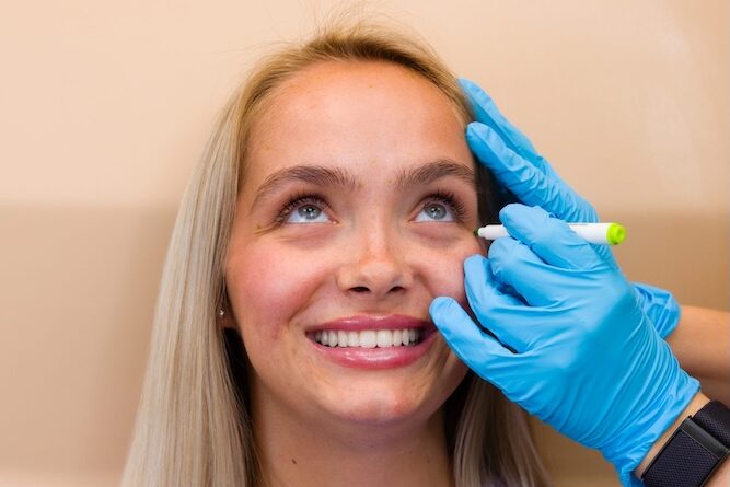 A patient smiles, allowing her provider to assess her dynamic wrinkles and plan her injections with Botox near Fishers.
