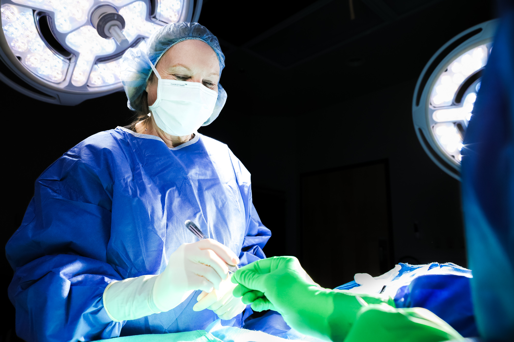 Dr. Turkle holds an instrument, preparing to make an incision during a patient's facelift in Indiana.
